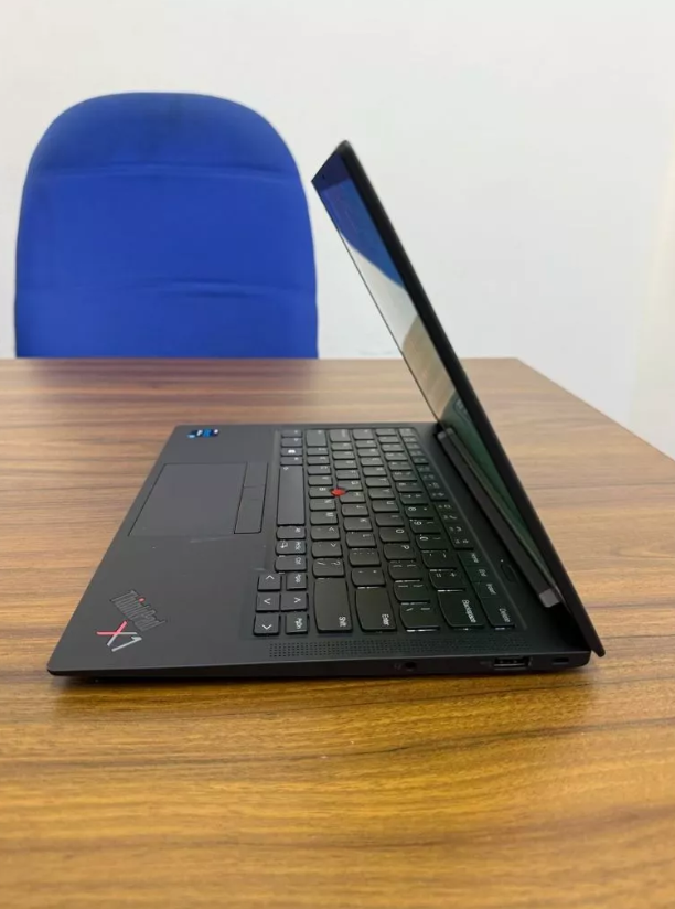LENOVO ThinkPad X1 CARBON GEN 9 (1 YEAR LENOVO WARRANTY ) Core i7-11th 32GB RAM SLIM Win 11 PRO