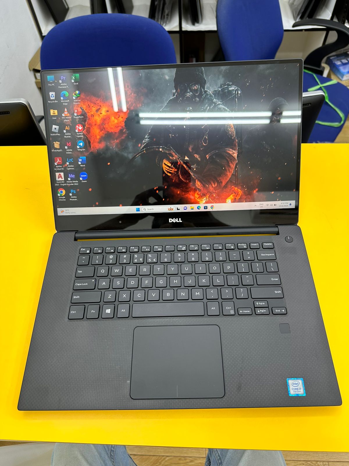 DELL XPS 15 9560 i7-7700HQ(7TH GEN) 32GB RAM/1TB SSD