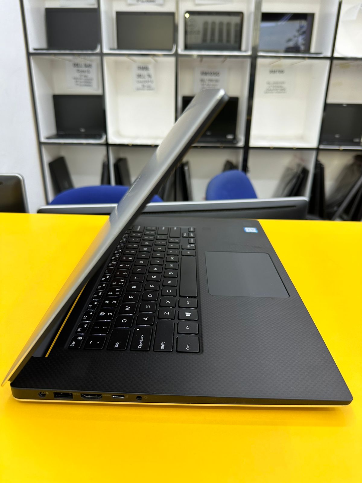 DELL XPS 15 9560 i7-7700HQ(7TH GEN) 32GB RAM/1TB SSD