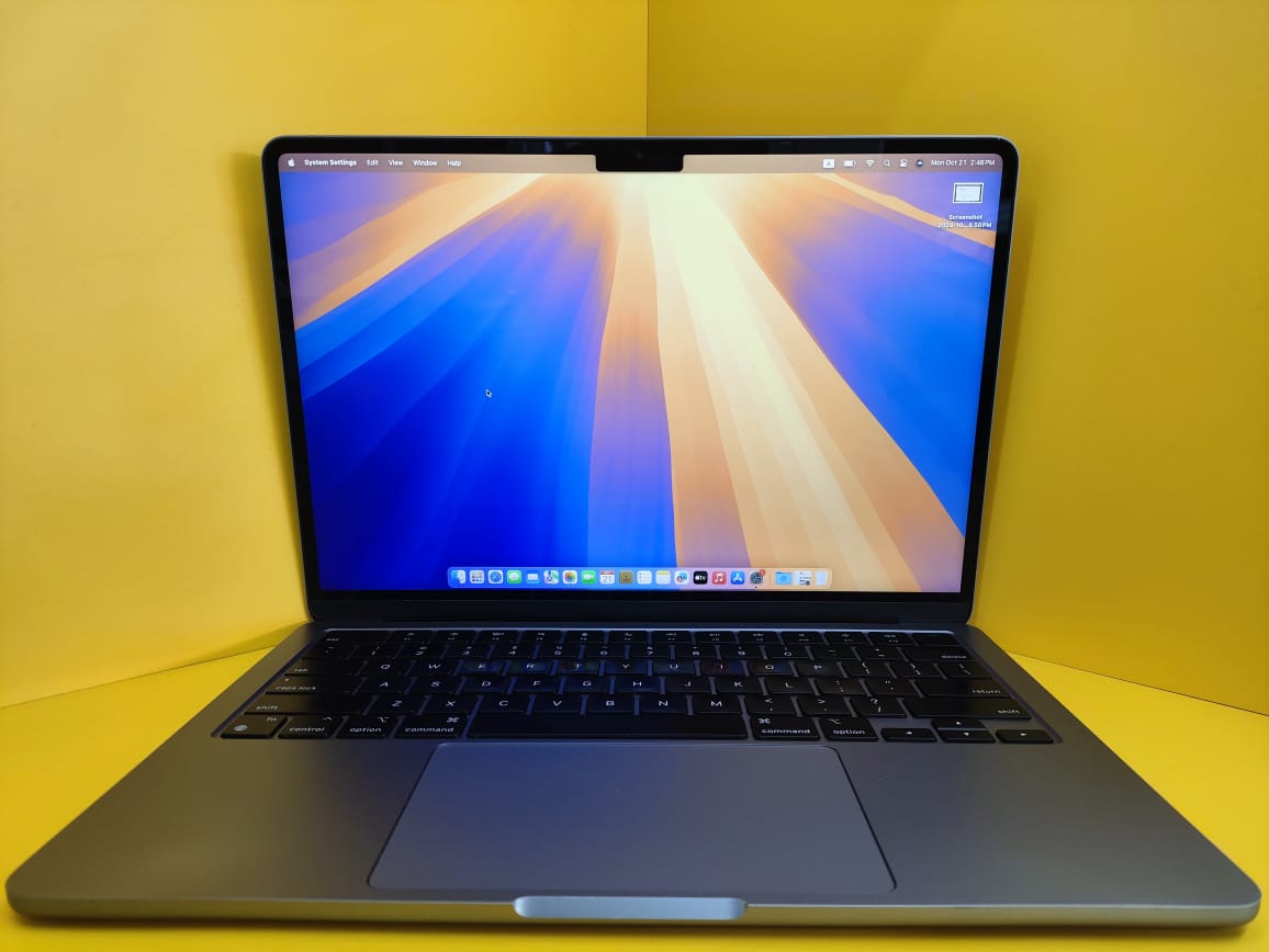 MACBOOK AIR 13 YEAR 2022 M2 CHIP 8GB RAM 256GB SSD 13.3INCH DISPLAY WARRANTY TILL AUG-2025