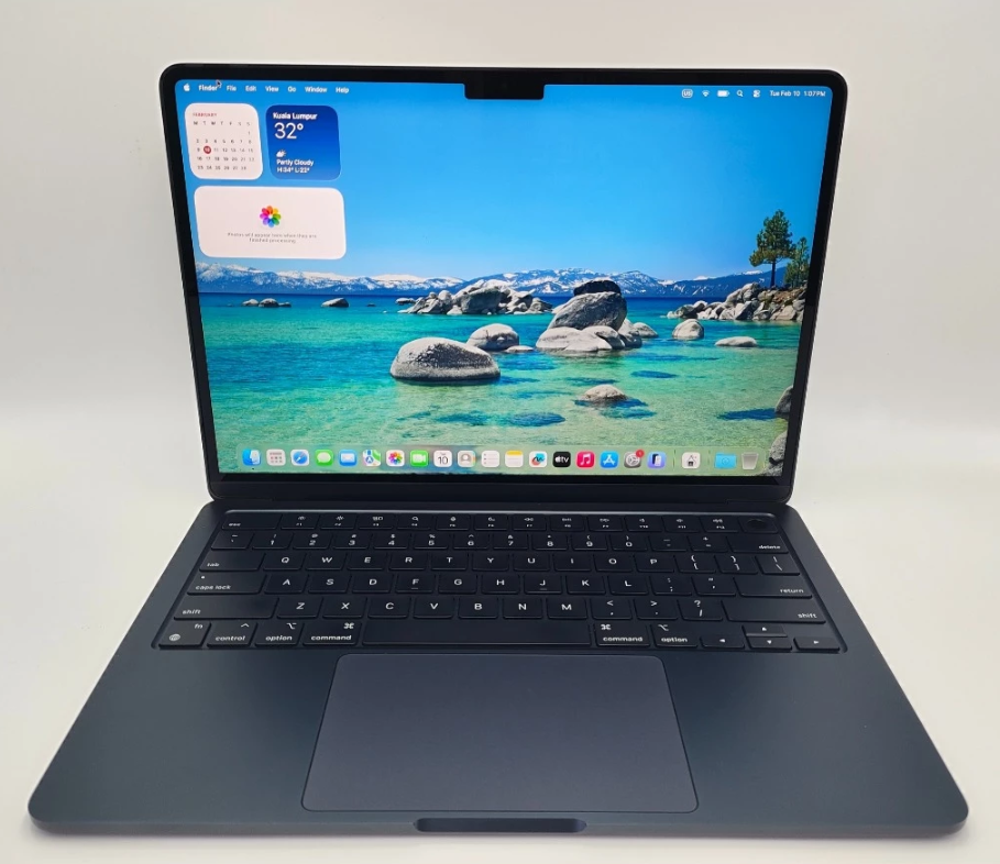 APPLE MACBOOK AIR 13" inch M2 Chip 16GB RAM 512GB SSD YEAR MODEL 2022 (Midnight color)