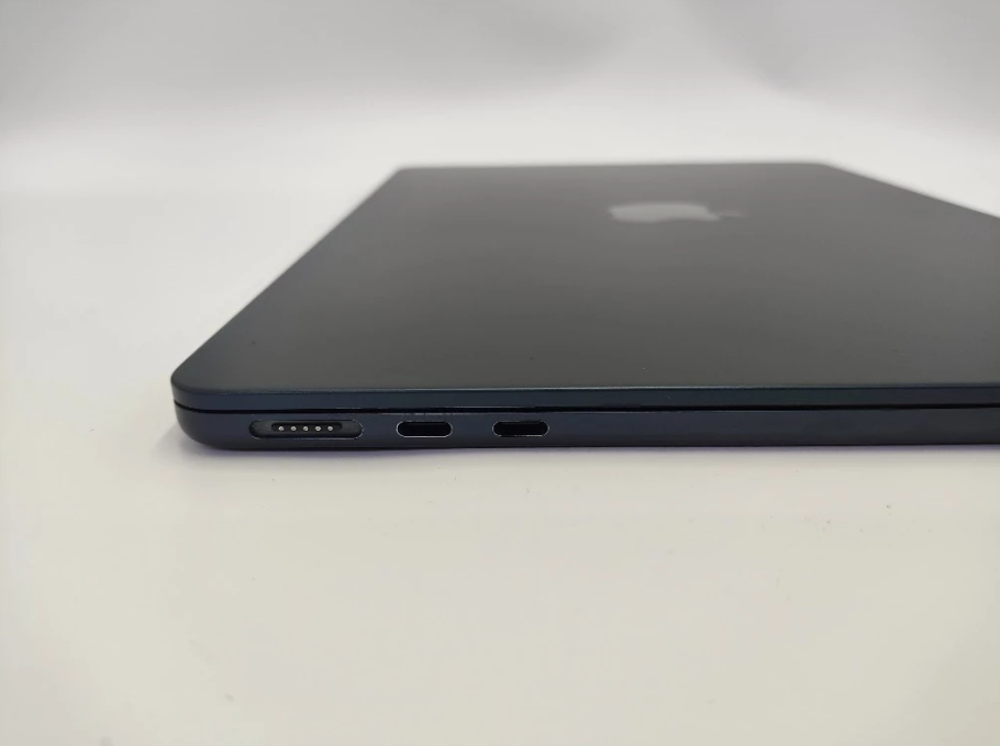 APPLE MACBOOK AIR 13" inch M2 Chip 16GB RAM 512GB SSD YEAR MODEL 2022 (Midnight color)