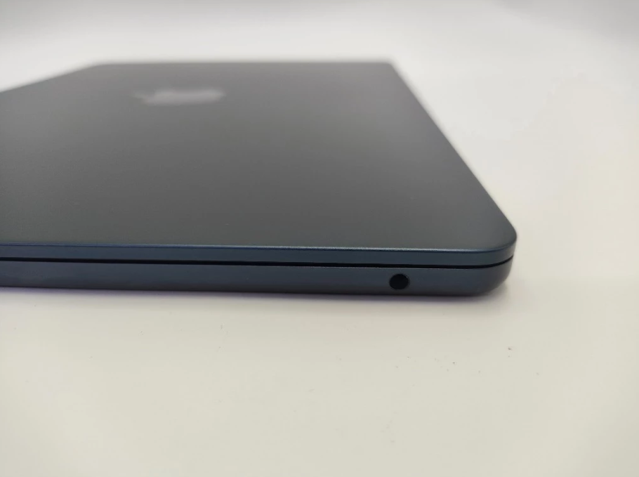 APPLE MACBOOK AIR 13" inch M2 Chip 16GB RAM 512GB SSD YEAR MODEL 2022 (Midnight color)