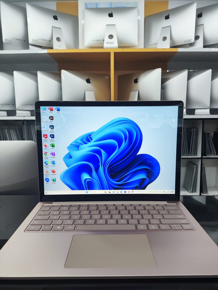 PC Portable Microsoft Surface Laptop 3 13,5 Intel® Core™ i5 8 Go RAM 256 Go SSD Tactile noir Reconditionné PC Portable Microsoft Surface Laptop 3 13,5 Intel® Core™ i5 8 Go RAM 256 Go SSD Tactile noir Reconditionné