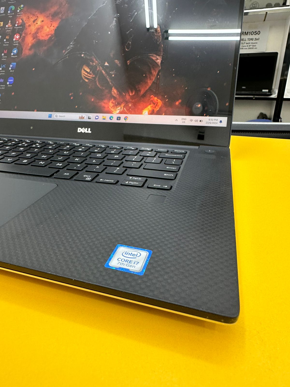 DELL XPS 15 9560  i7-7700HQ(7TH GEN) 32GB RAM/1TB SSD