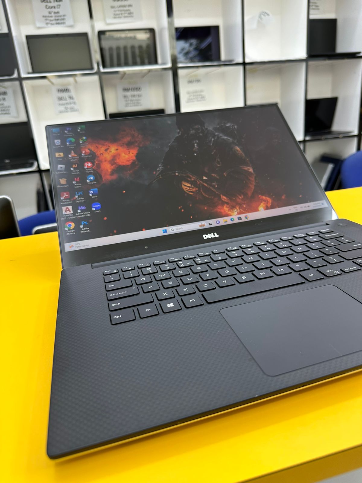 DELL XPS 15 9560  i7-7700HQ(7TH GEN) 32GB RAM/1TB SSD