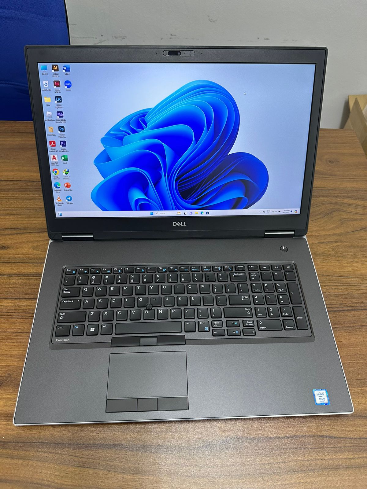 DELL PRECISION 7740 GAMING LAPTOP INTEL XEON-E2276M 32GB RAM /1TB SSD 17.3FHD SCREEN DISPLAY