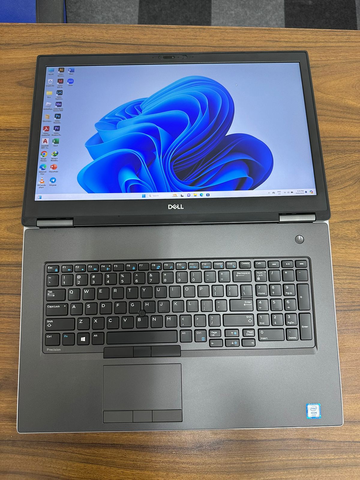 DELL PRECISION 7740 GAMING LAPTOP INTEL XEON-E2276M 32GB RAM /1TB SSD 17.3FHD SCREEN DISPLAY
