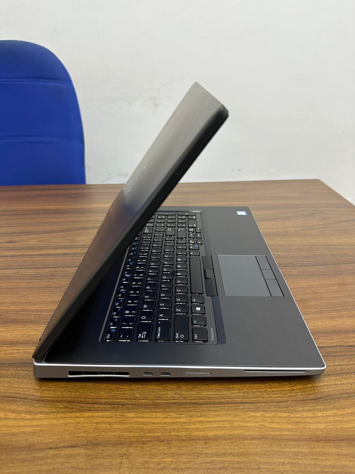DELL PRECISION 7740 GAMING LAPTOP INTEL XEON-E2276M 32GB RAM /1TB SSD 17.3FHD SCREEN DISPLAY