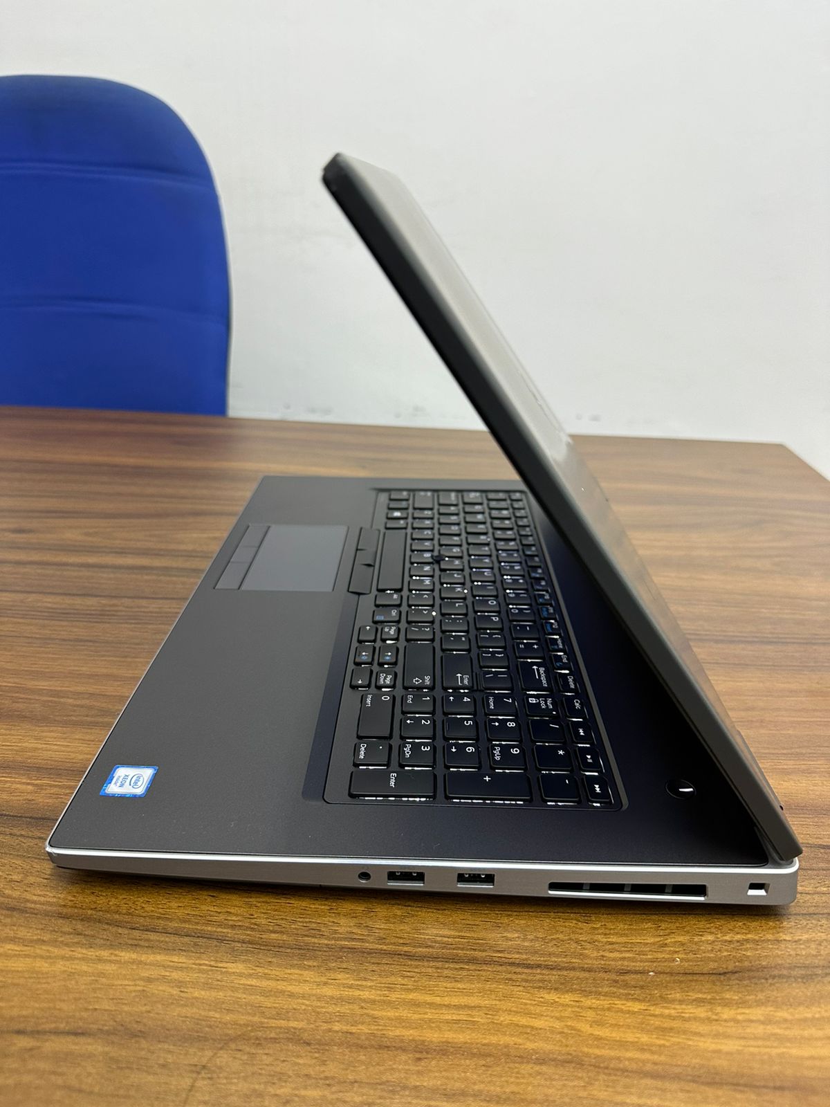 DELL PRECISION 7740 GAMING LAPTOP INTEL XEON-E2276M 32GB RAM /1TB SSD 17.3FHD SCREEN DISPLAY