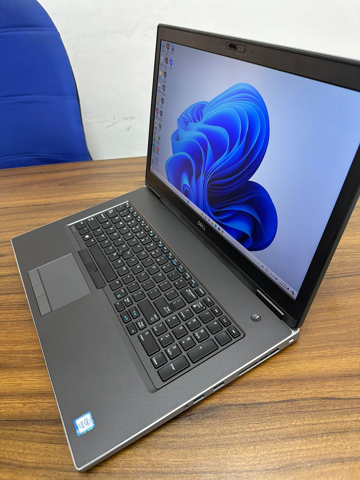 DELL PRECISION 7740 GAMING LAPTOP INTEL XEON-E2276M 32GB RAM /1TB SSD 17.3FHD SCREEN DISPLAY