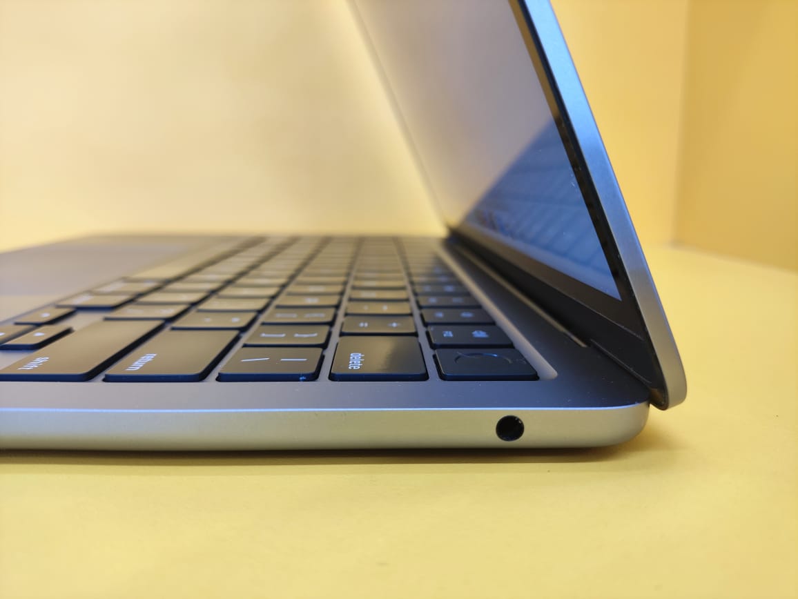 MACBOOK AIR 13 YEAR 2022 M2 CHIP 8GB RAM 256GB SSD 13.3INCH DISPLAY WARRANTY TILL AUG-2025 - Zaranet.my