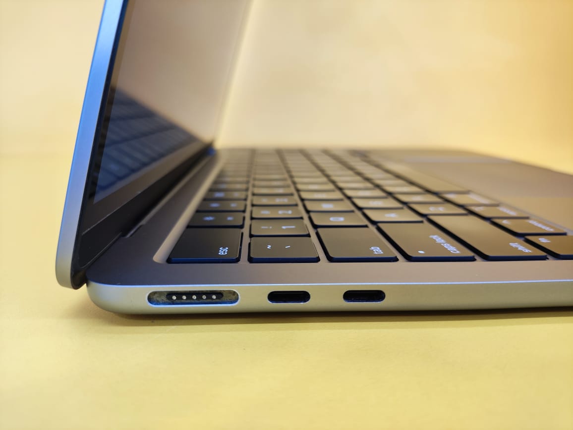 MACBOOK AIR 13 YEAR 2022 M2 CHIP 8GB RAM 256GB SSD 13.3INCH DISPLAY WARRANTY TILL AUG-2025 - Zaranet.my