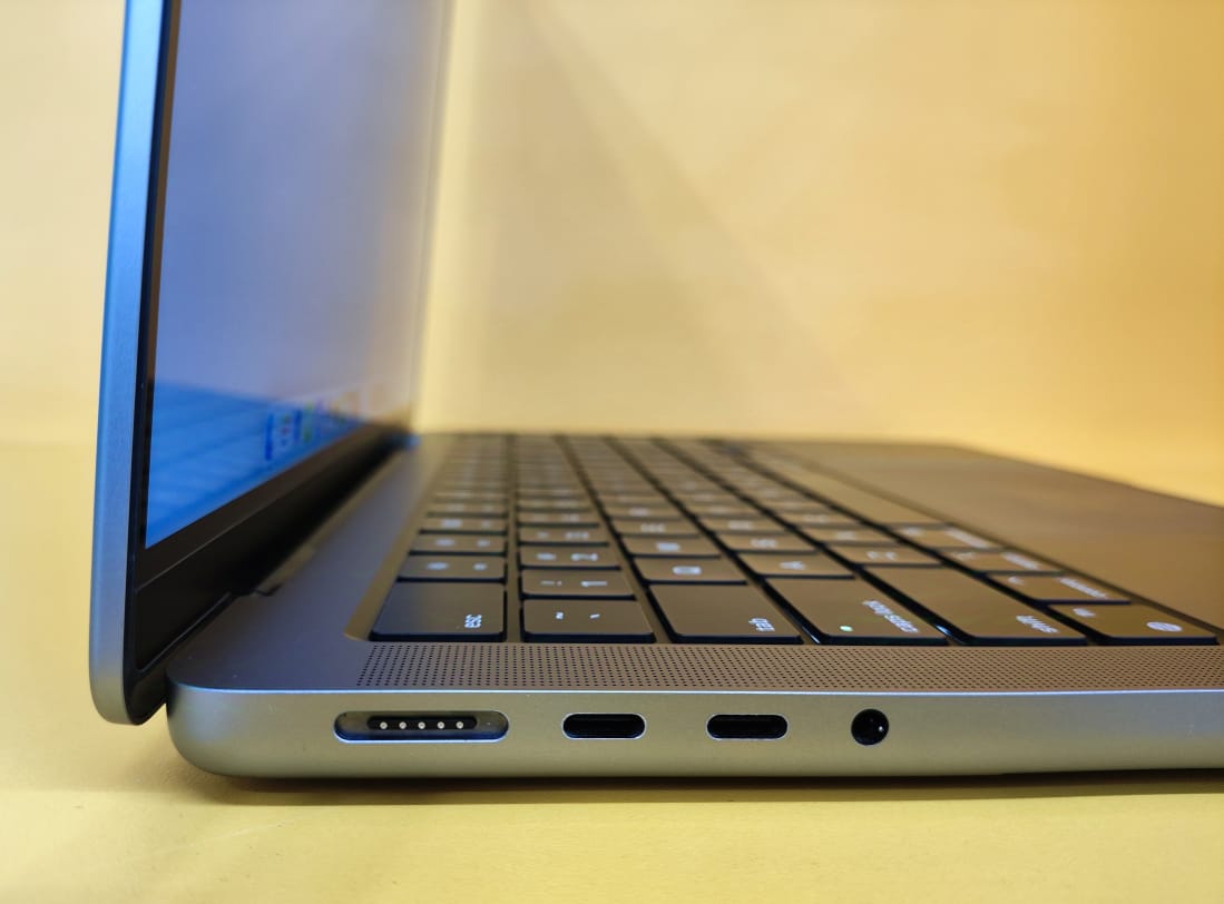 MACBOOK PRO 14 YEAR 2021 14INCH RETINA DISPLAY 64GB RAM 1TB SSD APPLE M1 PRO - Zaranet.my