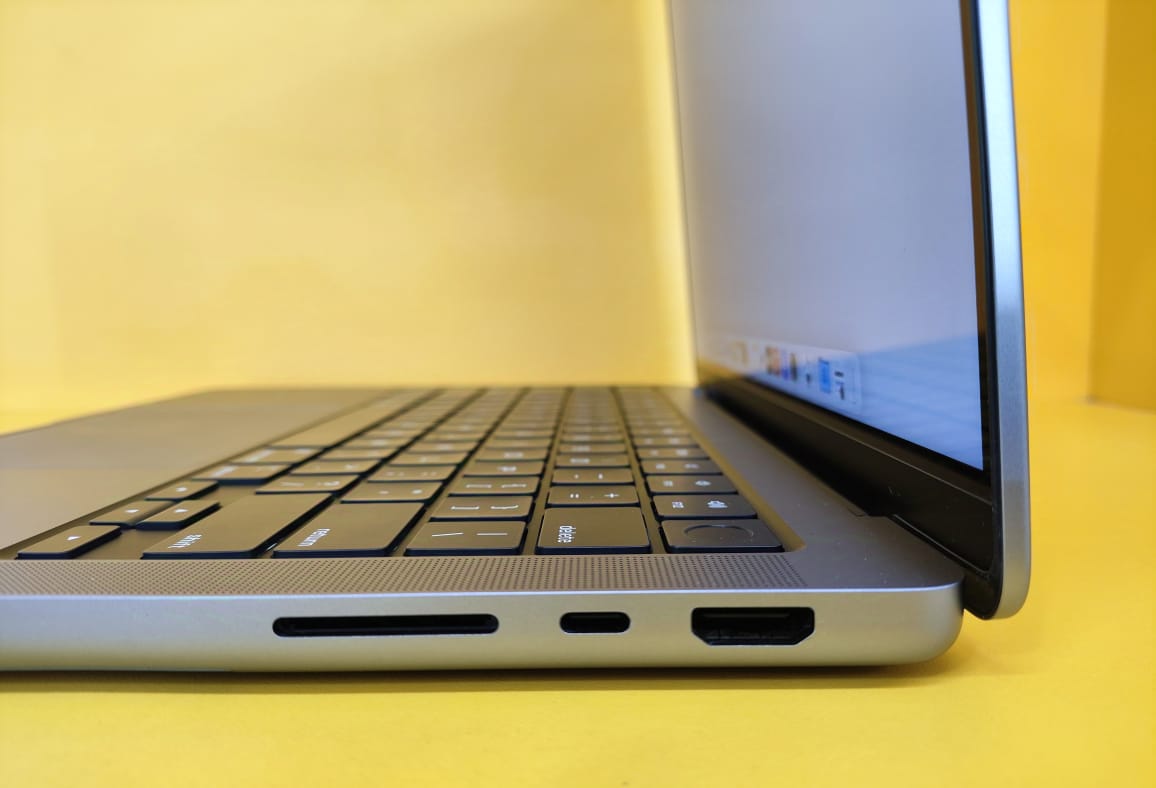 MACBOOK PRO 14 YEAR 2021 14INCH RETINA DISPLAY 64GB RAM 1TB SSD APPLE M1 PRO - Zaranet.my